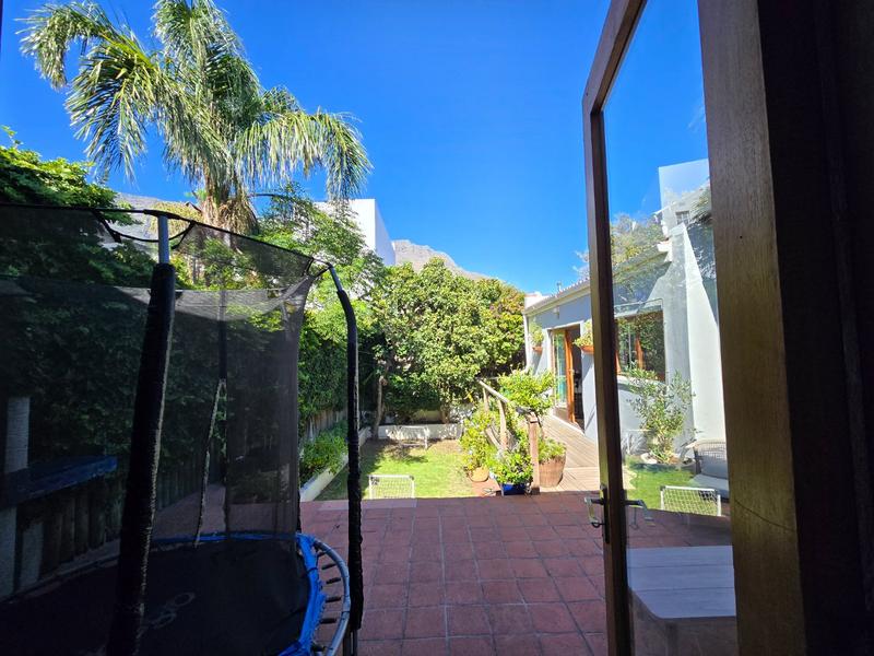 4 Bedroom Property for Sale in Vredehoek Western Cape